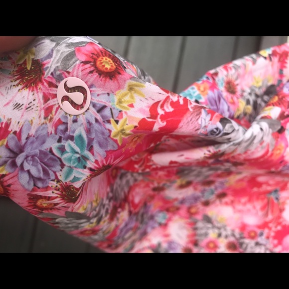 Floral Lululemon sleeveless top - Picture 3 of 4